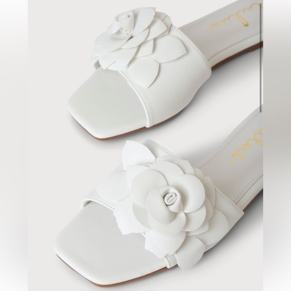 Lulu’s Flowina White Flower Flat Slide Sandals
